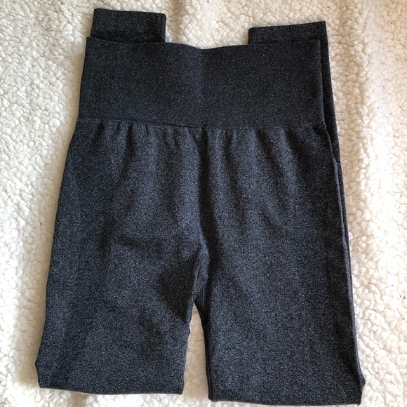 NEW! Dark Gray Contour Seamless Leggings - Picture 4 of 10